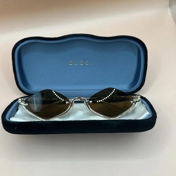 Gucci GG Upside Down Geometrical Sunglasses in Gold - Picture 2 of 9